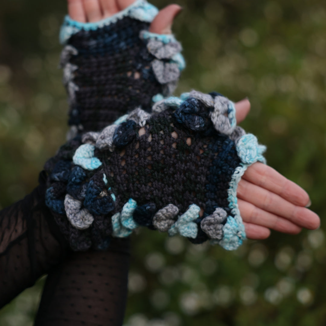 Voidbane Cowl & Mitts Crochet Kit